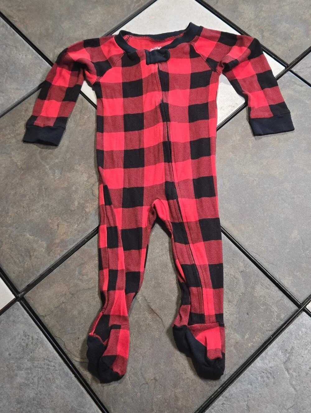 Wondershop Buffalo Plaid Footed Pajamas 6-9 Months Red Black Christmas Sleeper
